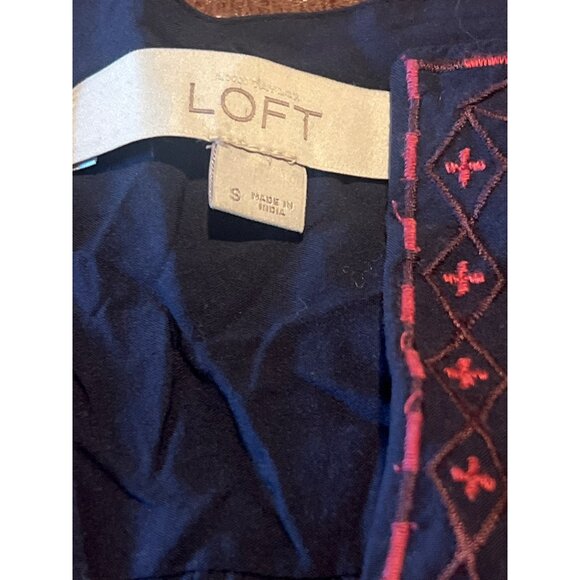 Ann Taylor Loft Navy Peasant Blouse Red Embroidered Details Boho Size small - Picture 2 of 6